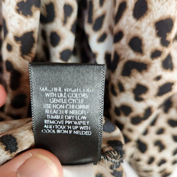 Torrid Brown Animal Leopard Print 3/4 Tab Sleeve Button Front Pullover Top Sz 3 - Picture 6 of 9